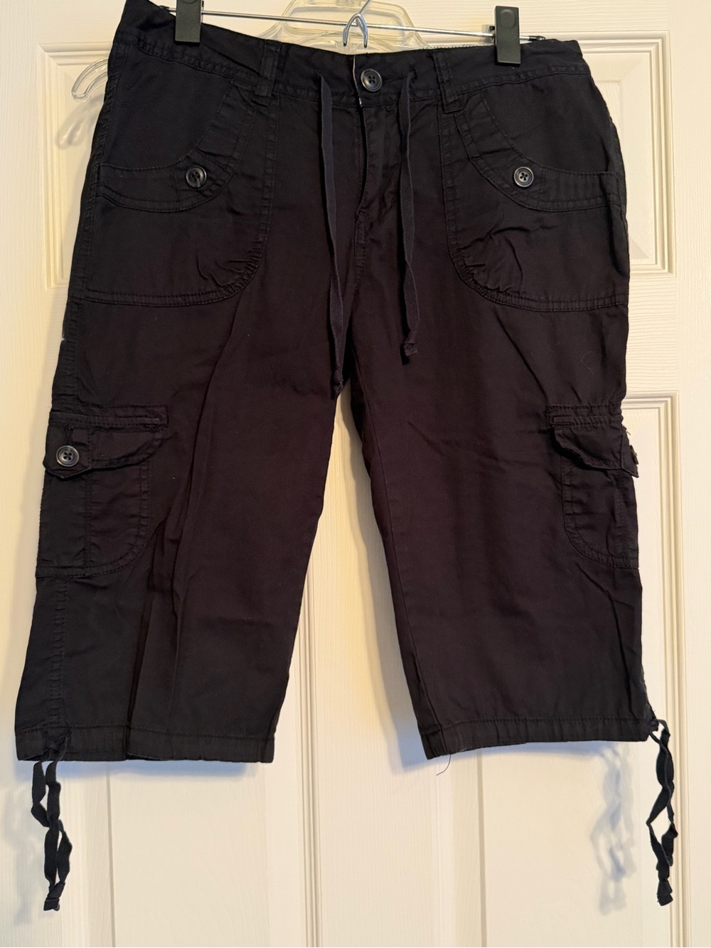 UNIONBAY Women’s Black Drawstring Cargo Capris